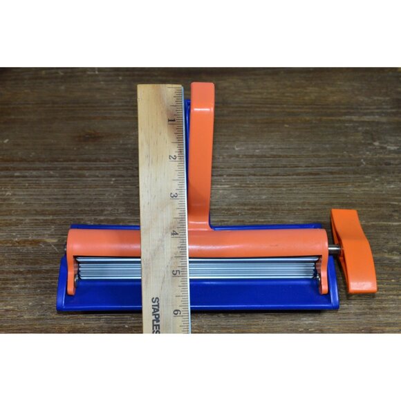 Fiskars Paper Crimper Cardmaking Scrapbooking Papercrafts Office Crafts - Picture 6 of 6